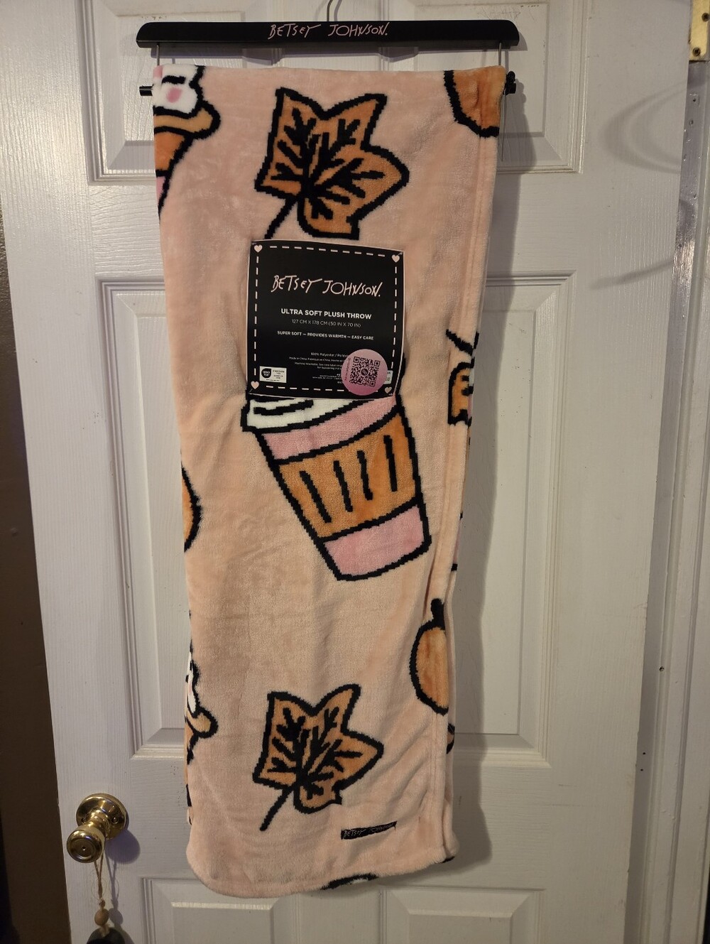 Betsey Johnson NWT Plush Throw - Pumpkin Spice Latte/Fall *ONLY ONE AVAILABLE*